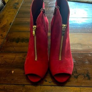 Red is the color for fall 3” heel new no box !